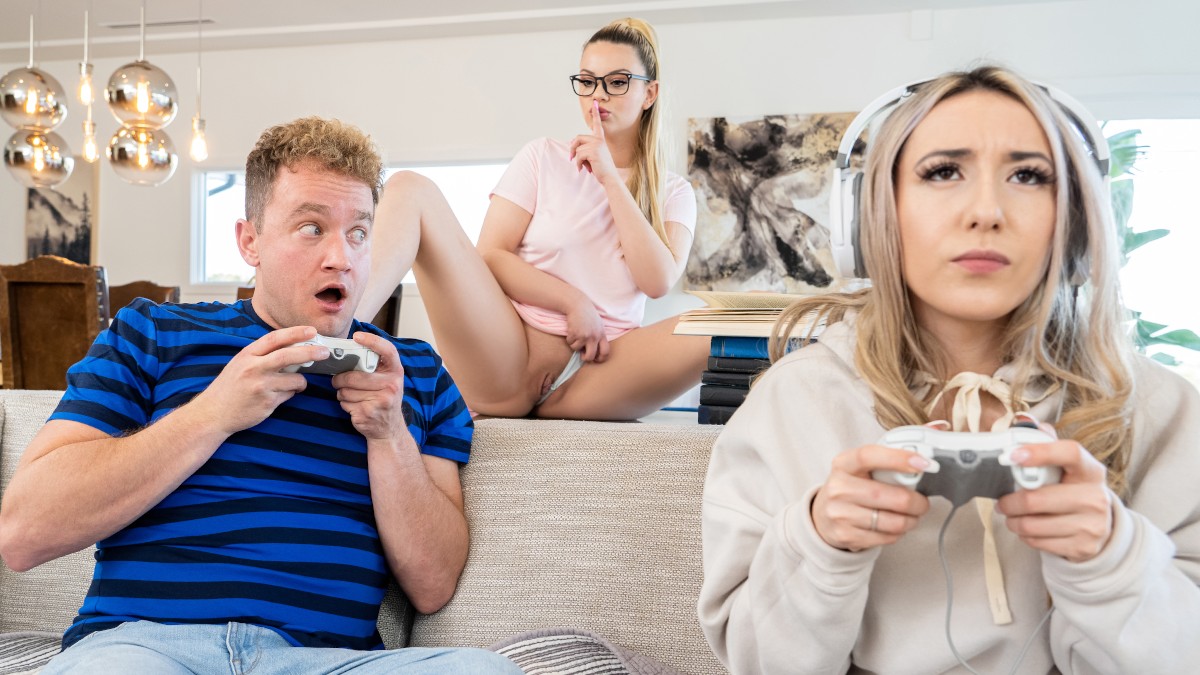 Hot Nerd Cucks Gamer Girlfriend – Heather Honey – Teens Love Huge Cocks